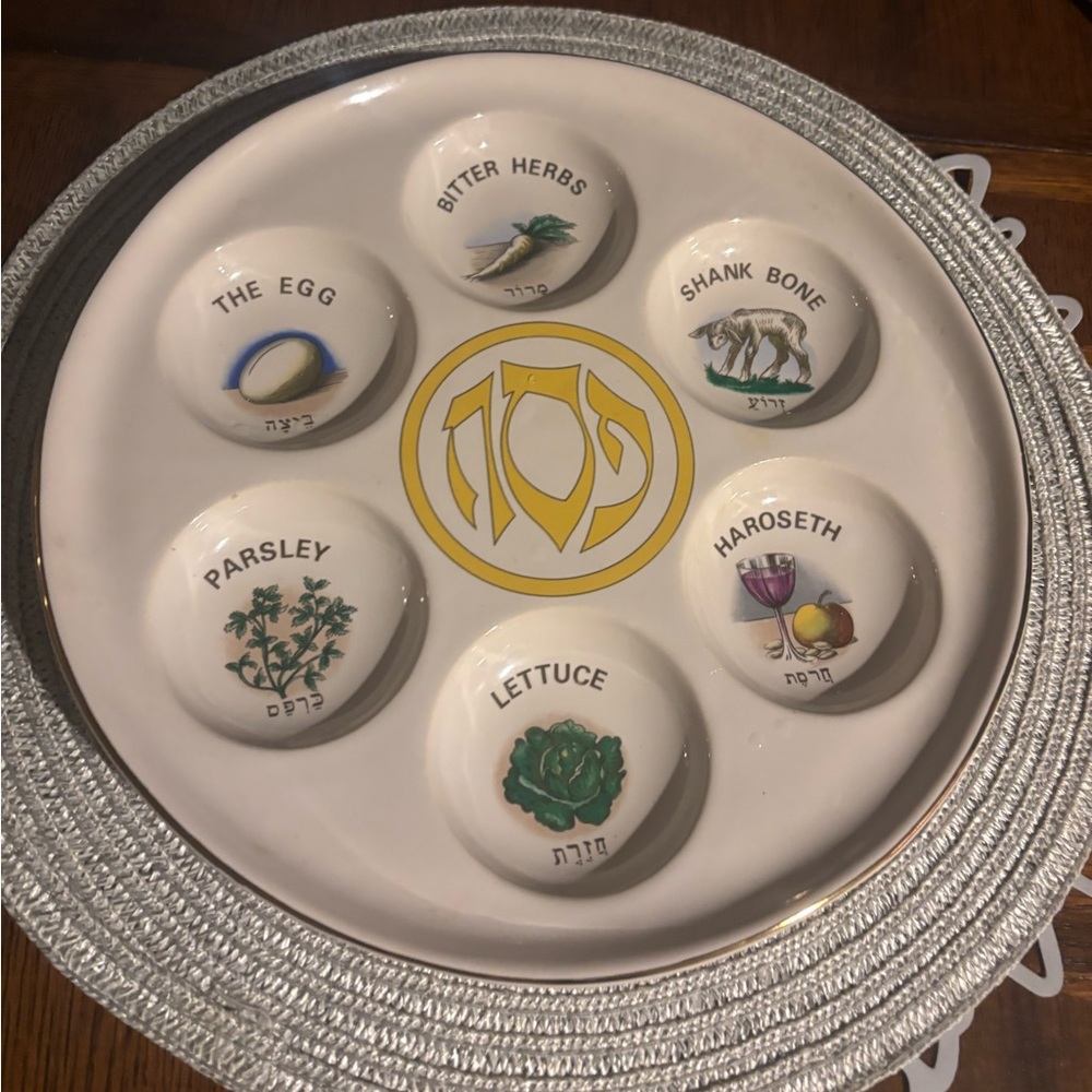 VTG Ceramic Seder Plate with Yellow Hebrew Design new in box